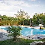 Metairie Du Chateau L L Piscine بيت للعطل