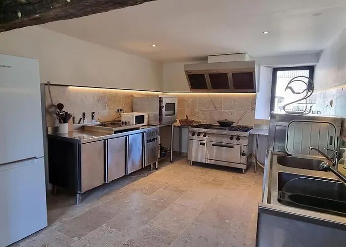 Дом отдыха Metairie Du Chateau L L Piscine